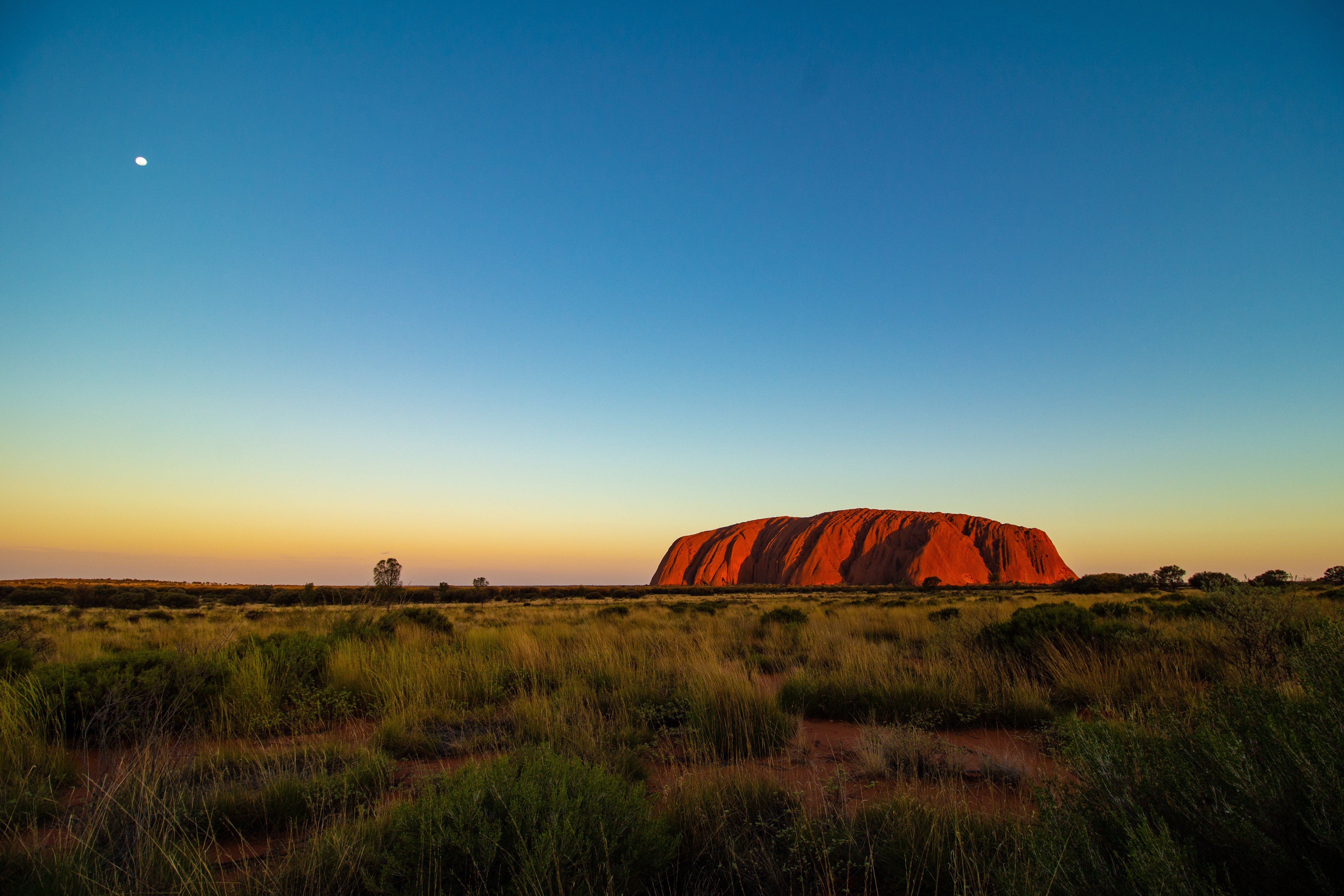 /photos/shares/Australia/0NorthernTerritory/Uluru/ondrej-machart-WEtXkeIlMoM-unsplash.jpg